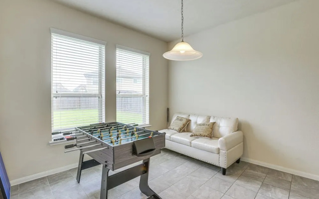 Covered Patio & Spacious Yard: Houston Area Home!