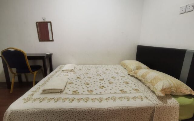 OYO 90078 Navita Lodge