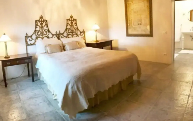 Villa Near Cortona With Pool & Countryside Views
