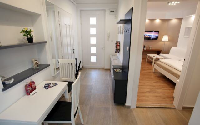 Dfive Apartments - Szervita