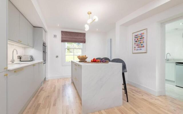 Captivating 4-bed House in Killin