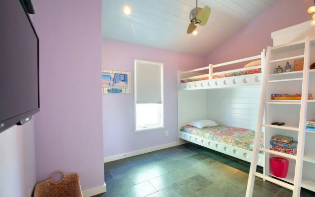 A Blue Boyd's Nest - 4 Br Home