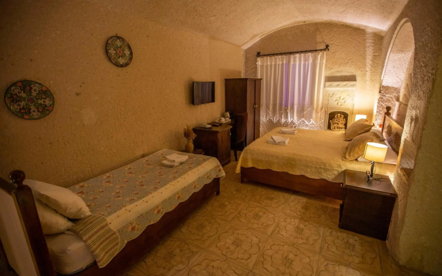 Hermes Cave Hotel