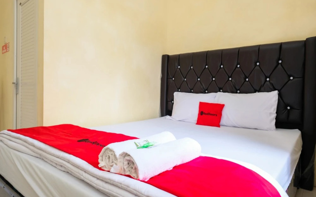 RedDoorz Syariah near Jalan Dieng 6 – Guest Rooms – Wonosobo