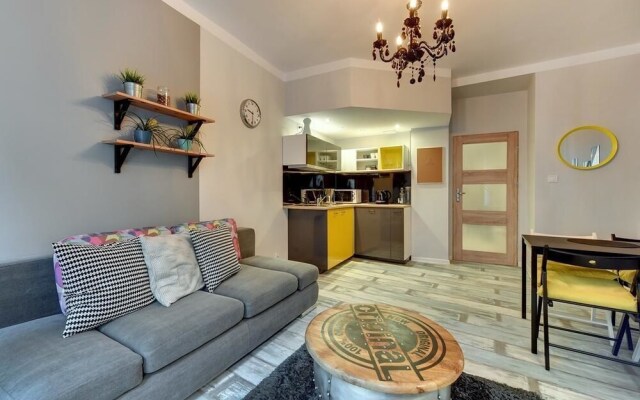 Navy Group - Old Town Apartments