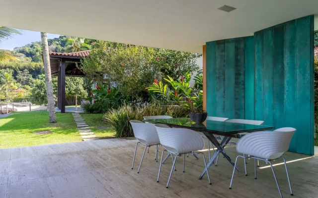 House With Private Beach in Porto Bello Mangaratiba