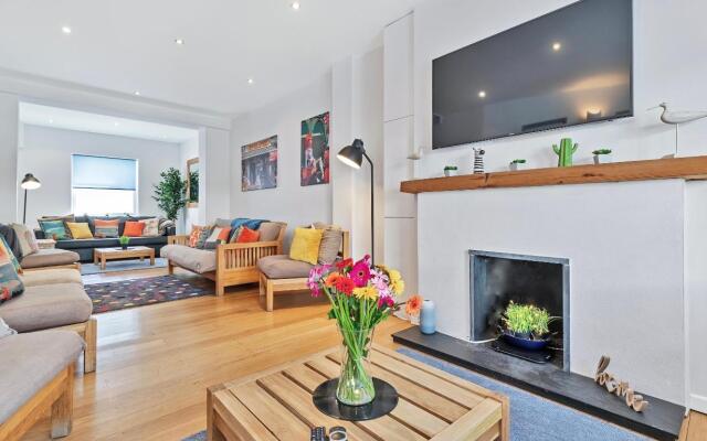 Sunshine Central House | Large luxury group house | Roof terrace | Fast Wifi