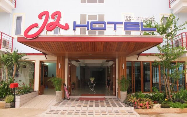 J2 Hotel