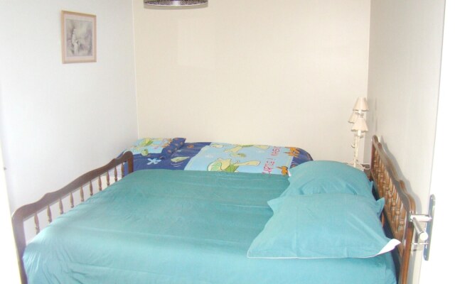 House With 4 Bedrooms in Sougéal, With Furnished Garden