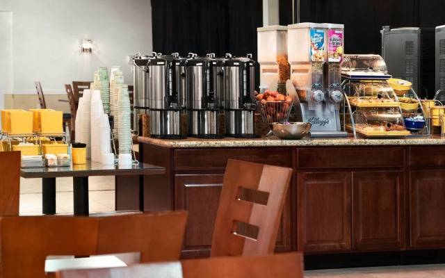 Days Inn by Wyndham St. Petersburg / Tampa Bay Area