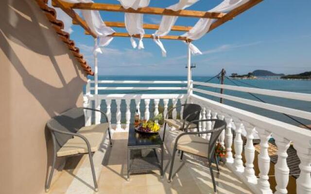 Mare Blu Studios & Suites