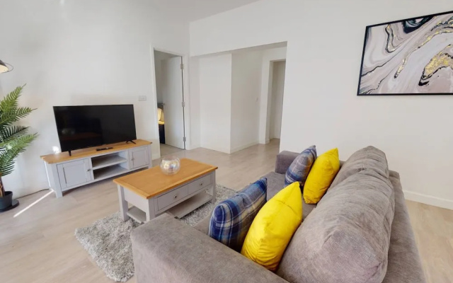 Luxury Stevenage North Central Apartment Business Leisure