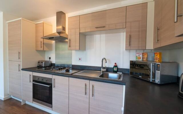 Executive City Apartment -Near Greengate