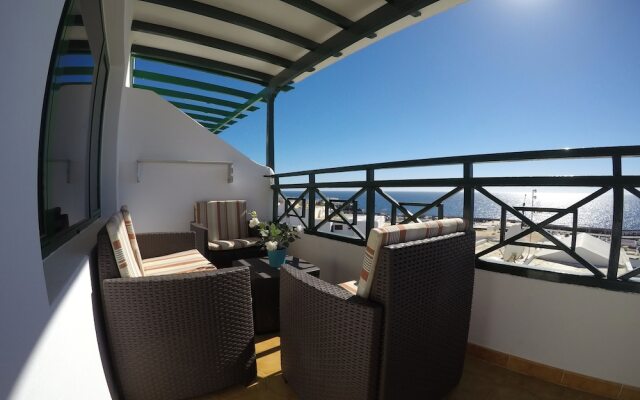 Puerto del Carmen with sea views