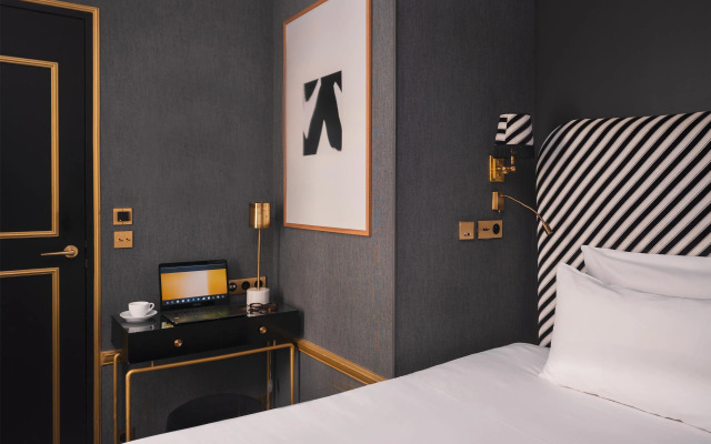 Snob Hotel