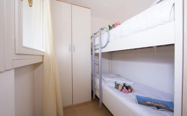 Porto Letizia Viola 8