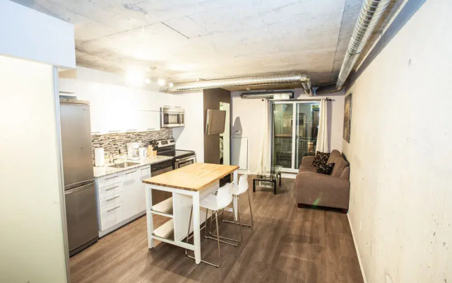 Pinnacle Suites - Chic Downtown Loft