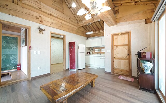 Hongchen Hanok Pine Scent Pension