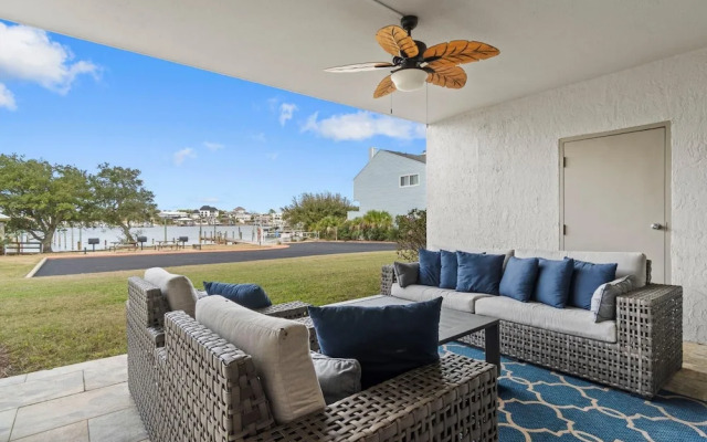 Shipwatch Riverside E104