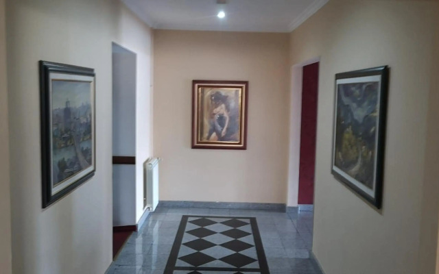 Elegance Hotel