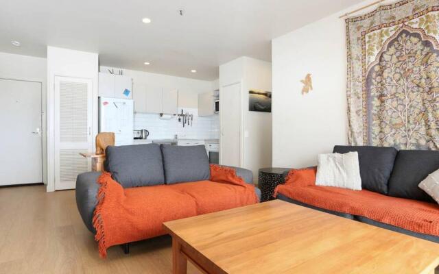 Central and stylish apartment with city views