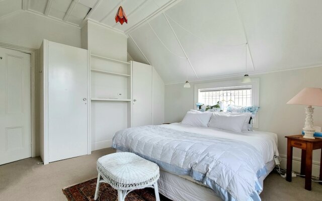 Timeless Heritage Grey Lynn 2BR Beauty