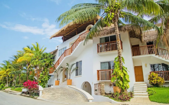 Las Villas Akumal 3B-14 by SkyRun