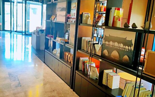 Atour Hotel（Xi＇an Guanghuamen Subway Station Tai＇ao Plaza ）