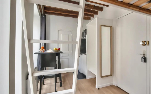 Cosy Mezzanine Studio in the Heart of Paris (4)