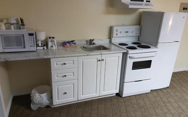 Parkway Motel & European Lodges