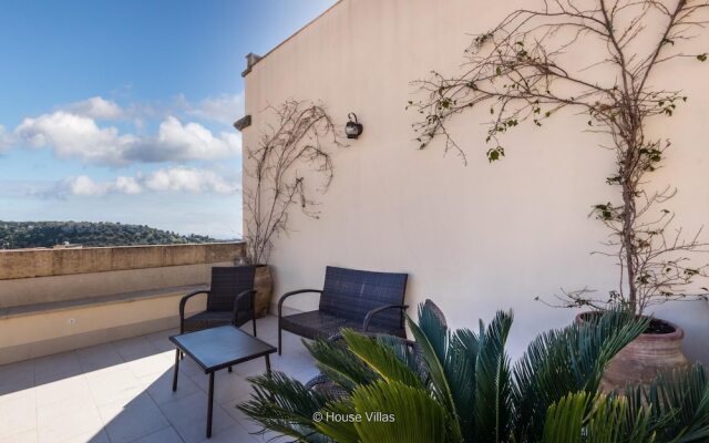 L Escalier Suite in Noto