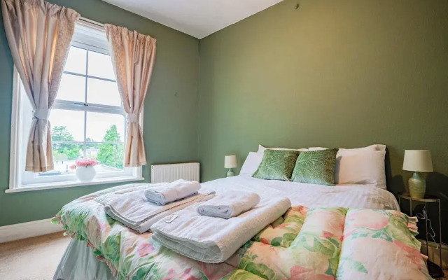Host Stay Broadbanks Apartment