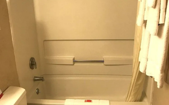 Econo Lodge Watertown