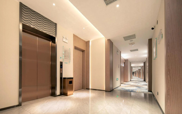 Echarm Hotel (Jingzhou Honghu Long Street)