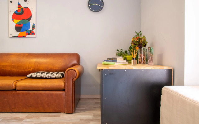 Ermou 18 Mosaics boutique aprtm in Parliament square