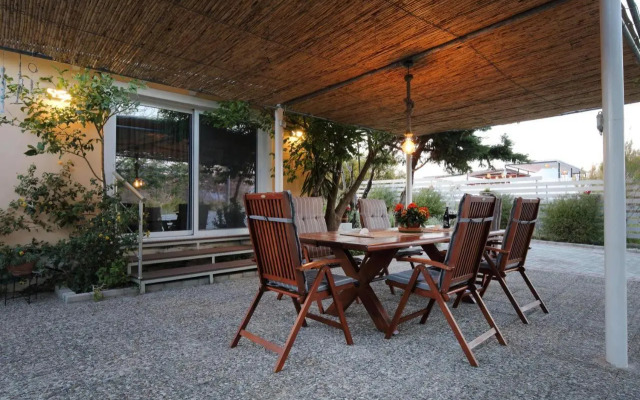Rontos House, seaside