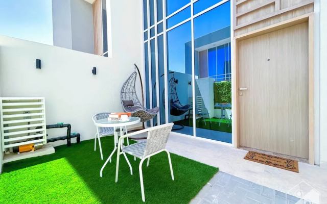 Luxury 1-br Villa in Rukan: Dubai Skyline Views!