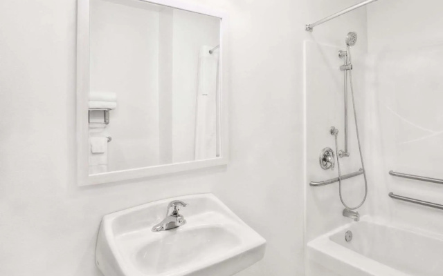 Baymont Inn & Suites Essex Burlington Area