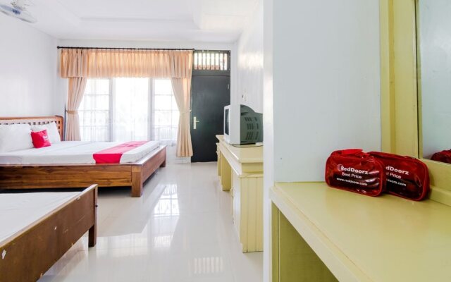 RedDoorz @ Poppies Lane 1