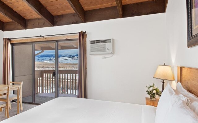 Elk Refuge Inn