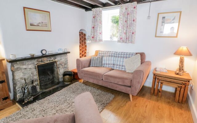 Bron Heulog Cottage