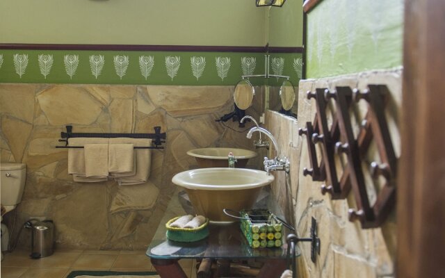 Hatari Lodge