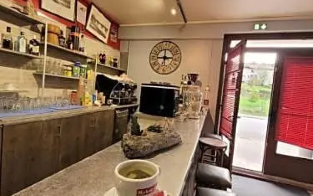 Hotel Restaurant Carrier