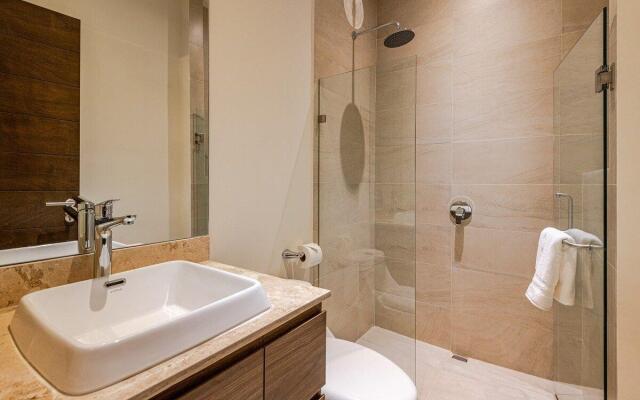 Elegante Condo, con alberca, zona Tezal