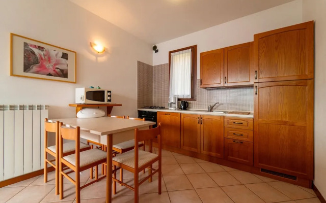 Willow Apartment with Lakeview