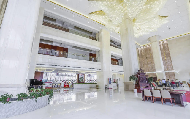 Shengshi Baiyun Hotel