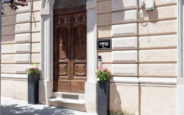 Reverse Art Hotel