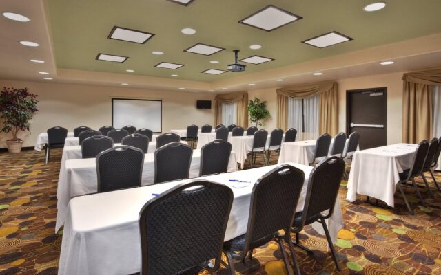 Holiday Inn Express Hotel & Suites Sealy by IHG