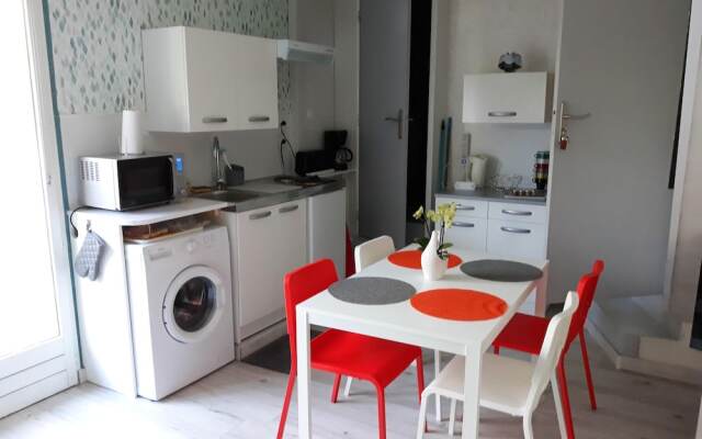 Studio in Saint-apollinaire, With Shared Pool, Enclosed Garden and Wifi