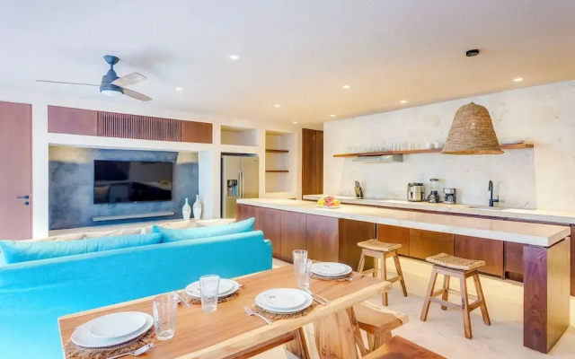 Gorgeous Flowy Space with Wrap-around Private Pool